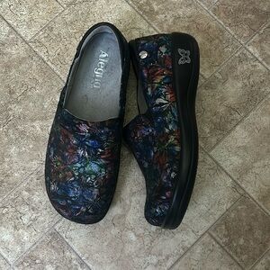 Gently worn nurse shoes